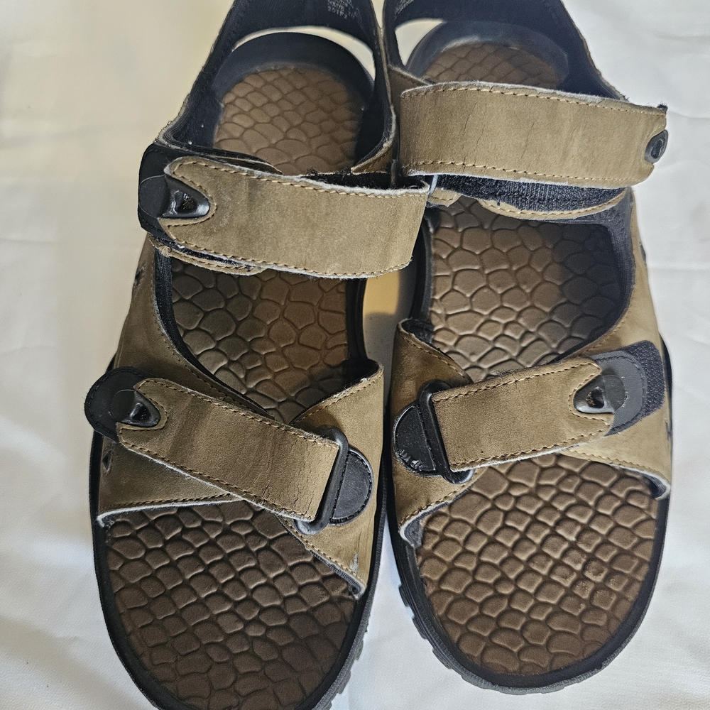 Faded Glory Men's Brown and Black Sandals - Picture 3 of 16